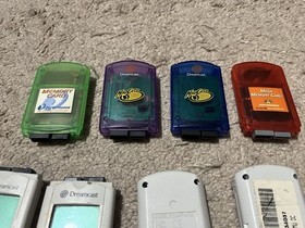 Sega Dreamcast Memory Card + 2 VMU Lot