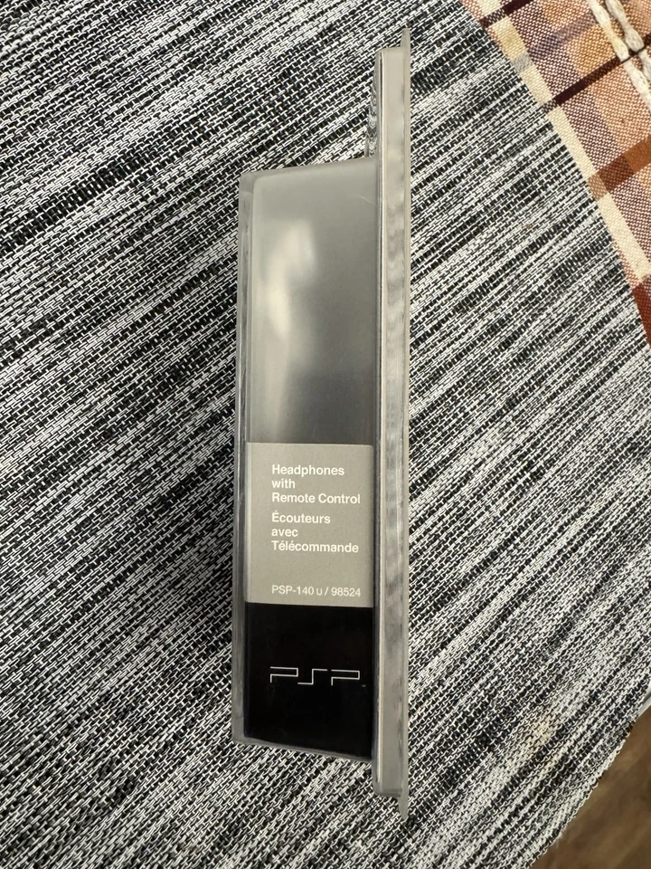 Sony PSP Headphones with Remote Control Officially Licensed by Sony New Sealed - Image 3 of 4