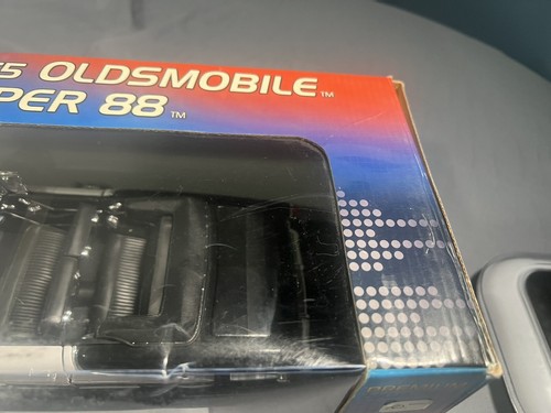 Welly Premium Collectible 1955 Oldsmobile Super 88 White/Black in box - Picture 8 of 12