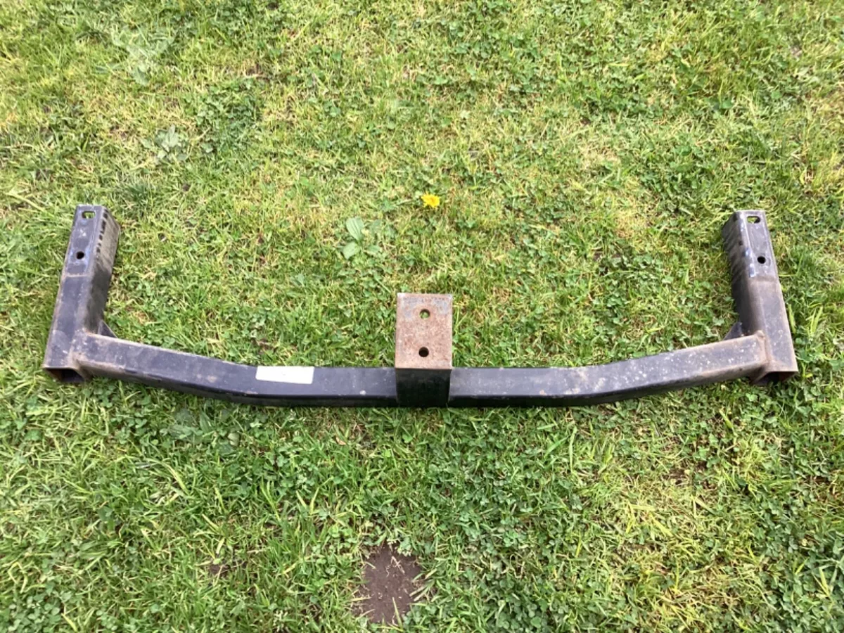 HOLDEN VE COMMODORE SEDAN TOW BAR