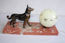 Ancienne veilleuse en régule chien berger allemand et tulipe boule, dim 30x10 cm