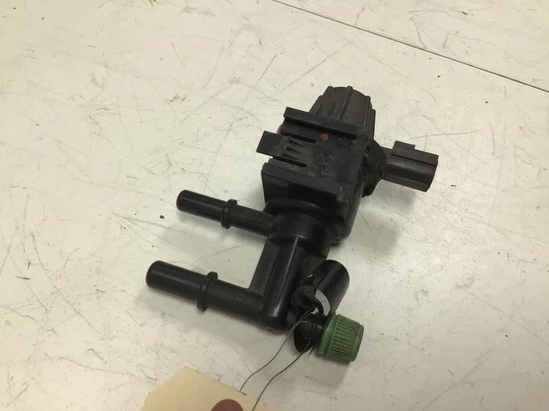 Válvula de purga de bote de vapor de combustible Ford Freestyle 2005 fábrica de solenoides Foto 3 de 4