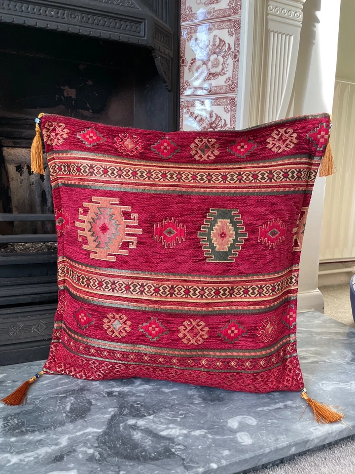 Red Kilim Style Chenille Cushion Cover, 40x40cm, Boho Sofa Pillow with Tassels - Image 3 of 4