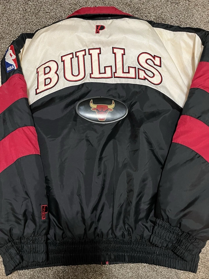 Vintage Chicago Bulls Pro Player NBA Jordan Era Puffer Jacket Men’s XL Coat - Image 3 of 4