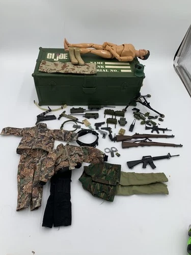 Lot 1990's GI Joe W/ 50+ Accessories Weapons Foot Locker Storage Box