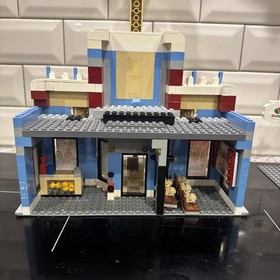 LEGO Creator Expert Town Plan 10184 95% Complete w/ 1 Instruction Book; Minifigs