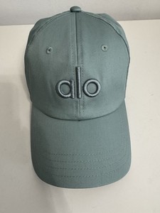 Alo Yoga Off-Duty Cap Green Lettuce/White Alo Yoga Off-Duty Cap - Bright White/White | Editorialist main image 2