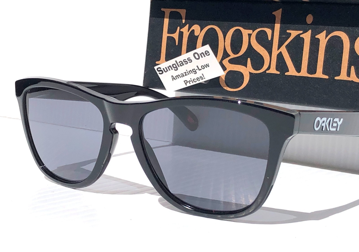 NEW Oakley Frogskins Shiny Black Frame Grey Iridium Lens Sunglass