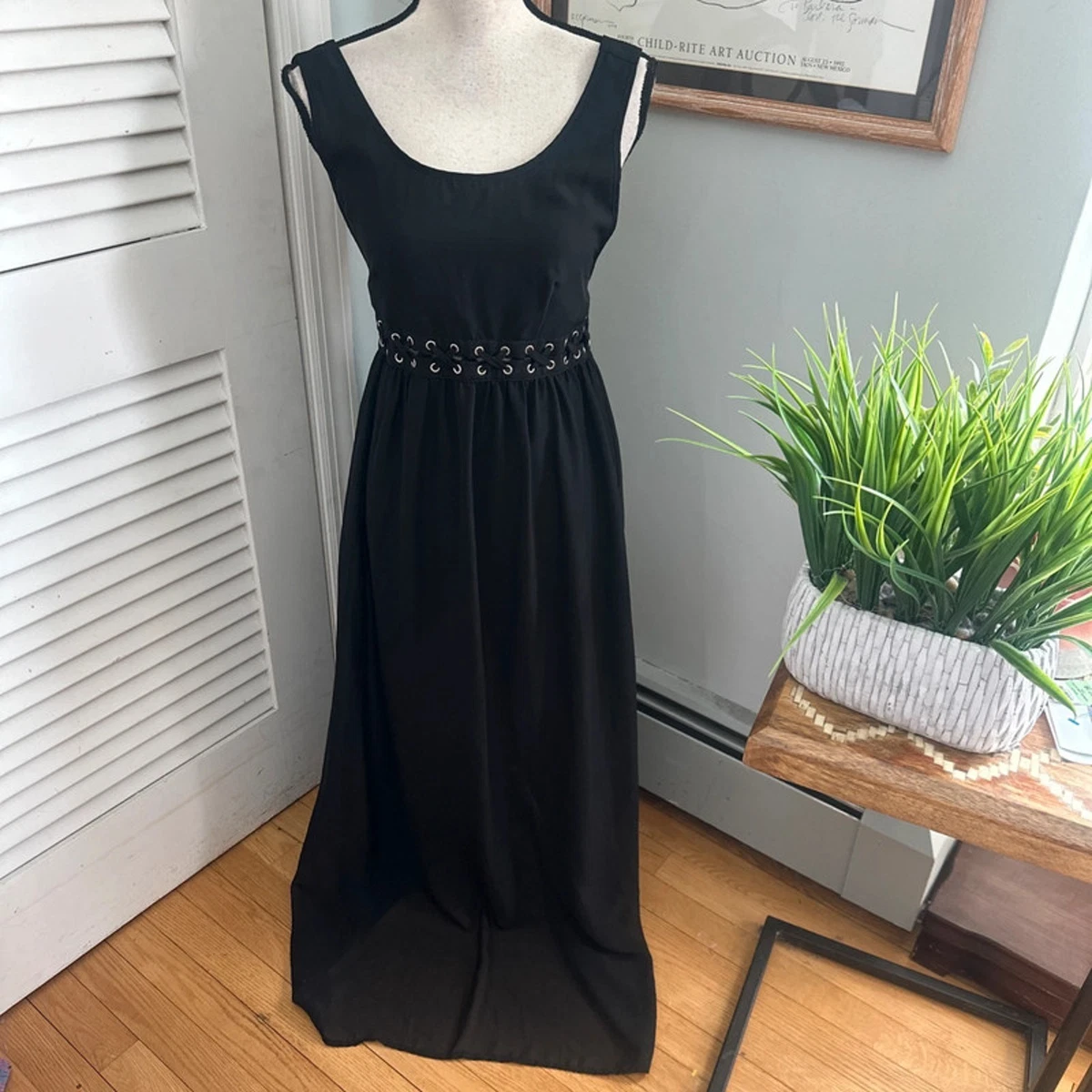 green emerald velvet dress Amazon.com: Ever-Pretty Women's V Neck Lace Fall Winter Formal Dresses Plus  Size Midi Wedding Guest Dresses with Lantern Sleeves White US24 : Clothing,  Shoes & Jewelry main image 0
