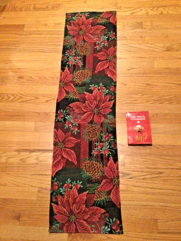 Xmas Table Runner Poinsettias, Pine cones 13x52” tapestry Essential Home EUC+kit