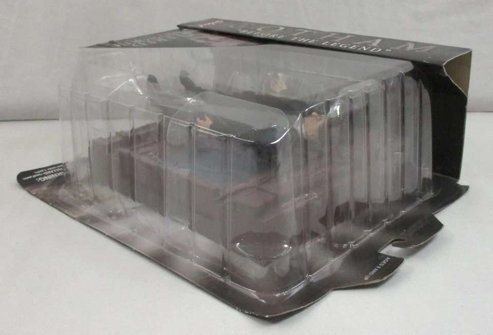 Figura Gotham ALFRED PENNYWORTH Deluxe 7" con diorama MOC Diamond Select Batman Foto 3 de 4