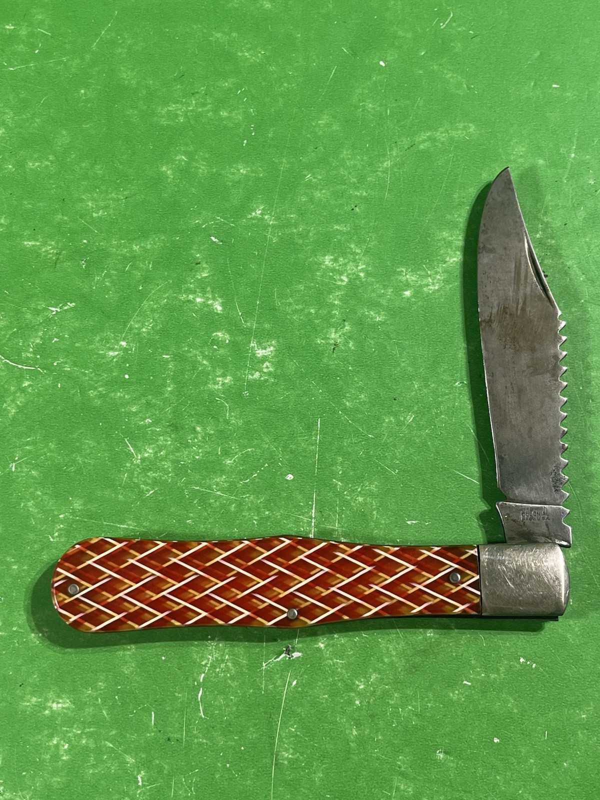 VINTAGE LARGE COLONIAL COKE BOTTLE KNIFE BEAUTIFUL Red COLORED HANDLES