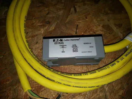 NIB EATON CUTLER-HAMMER E51RAS RECEPTACLE, 2-W, AC/DC, PREWIRED, 8' 8FT