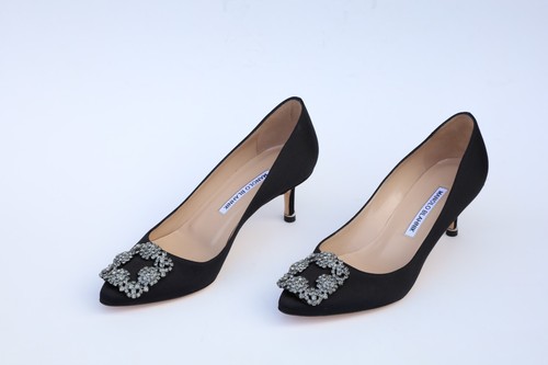Manolo Blahnik Hangisi Crystal Jewel Kitten Heels Size 37-US 7 in Black Satin - Picture 8 of 18
