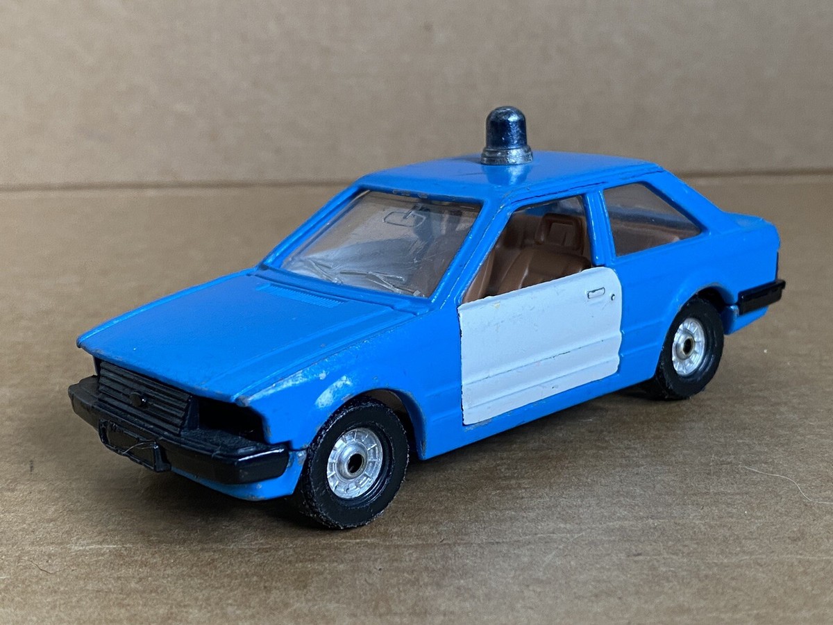 Lot De 2 Corgi #334 Ford Escort 1.3 GL - Échelle 1:43 - 1981 - Bleu Métallisé Et Vert