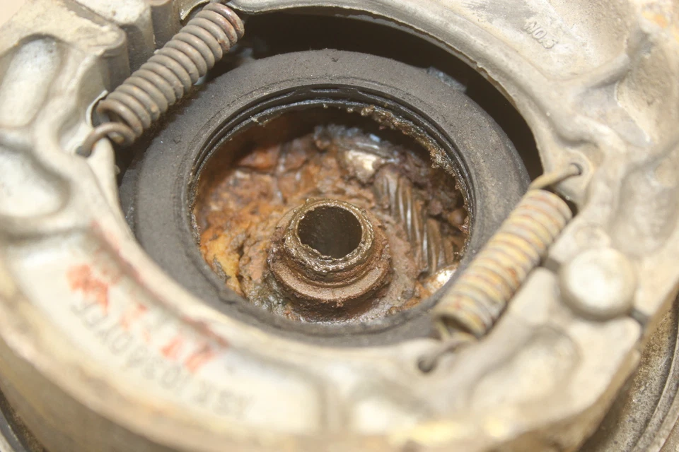 1974 Kawasaki G5 100 FRONT BRAKE DRUM PLATE H105 - Image 4 of 4