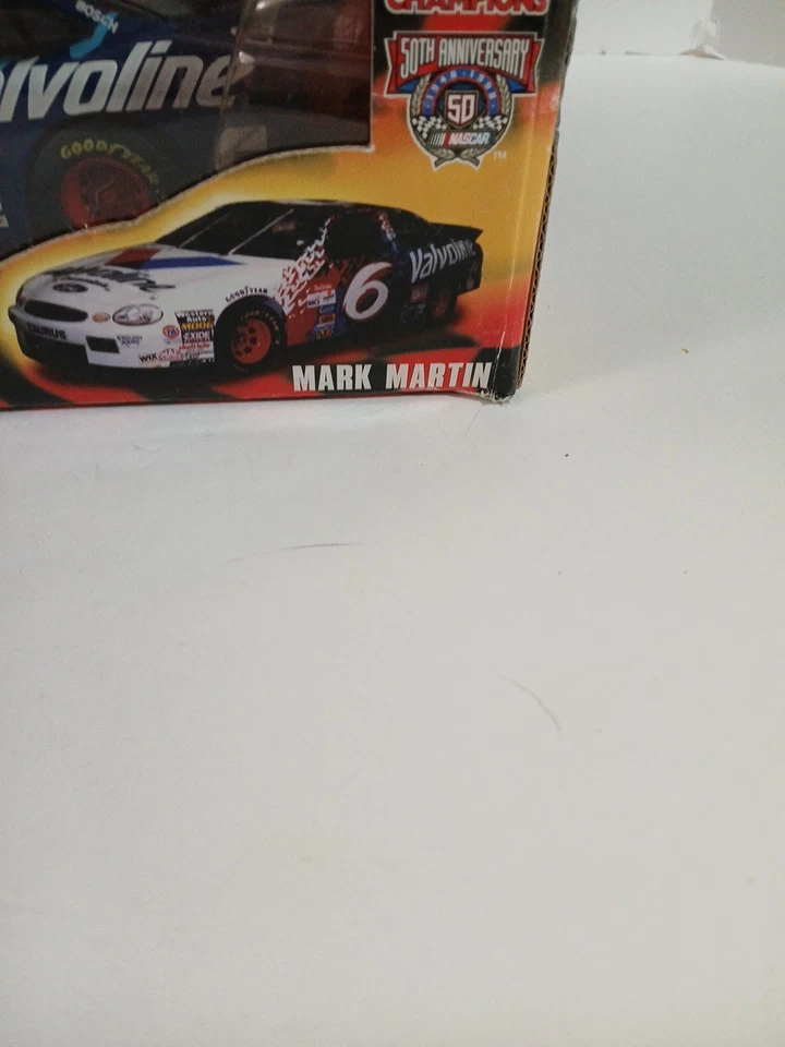 Racing Champions Signature Series 1/24 Diecast MARK MARTIN #6 Valvoline NASCAR - Imagem 3 de 4