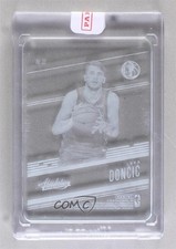 2018-19 Panini Absolute Memorabilia Glass Luka Doncic #22 uk2