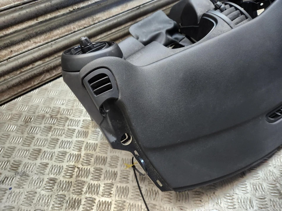 ПРИБОРНАЯ ПАНЕЛЬ MINICOOPER ЧЕРНАЯ F56 2014–2018 - Изображение 2 из 4