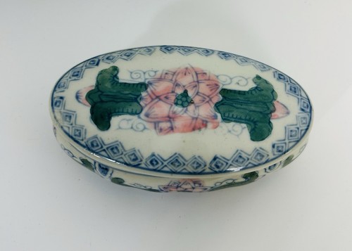 Vintage Chinese Hand Painted Pink Lotus Flower Porcelain Oval Trinket Box - Picture 2 of 7