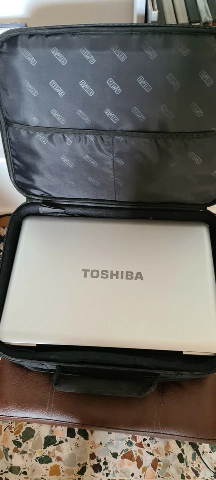 laptop pc portatile notebook 15,6" Toshiba Satellite L450D-10Z 4GB ram Windows10 - Immagine 3 di 4