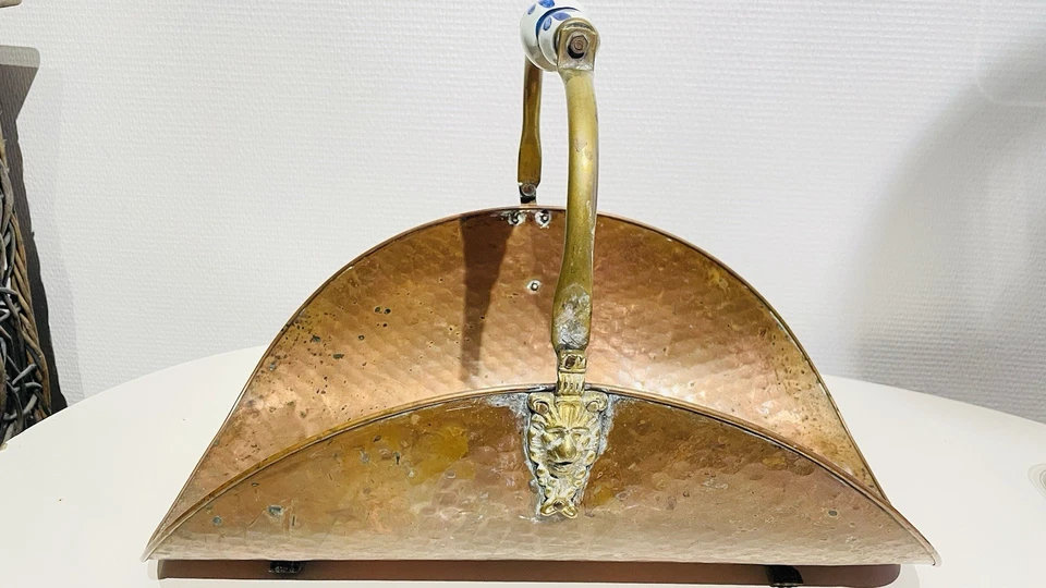 Ancien Panier Porte Bûches en Cuivre Têtes Pieds De Lion En Laiton Vintage 1940 - Photo 4/4