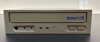 Plextor PX 32TSi UltraPlex CD ROM Laufwerk SCSI