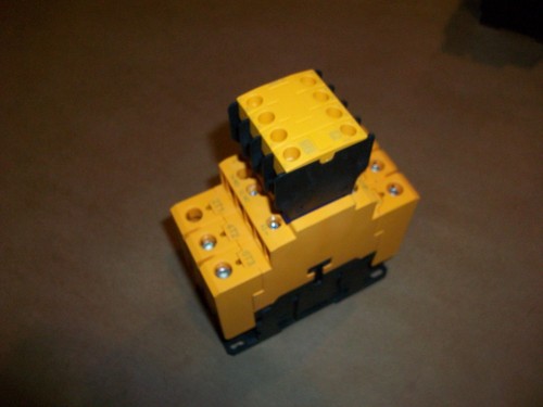 WEG Safety Relay CWBS40 24vdc USED