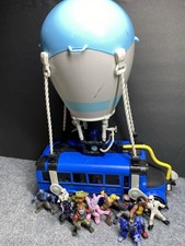 Fortnite Battle Royale Collection Battle Bus giocattolo di Epic Games Bus con personaggi