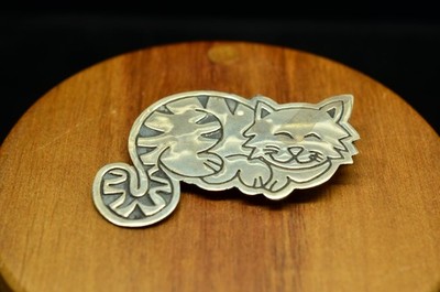 EFS 925 Sterling Silver Happy Sleeping Cartoon Kitty Cat Pendant Charm