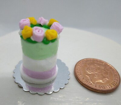 Puppenstube Miniatur rosa und pfirsichrose Fondant Ostern Schichttorte 1/12