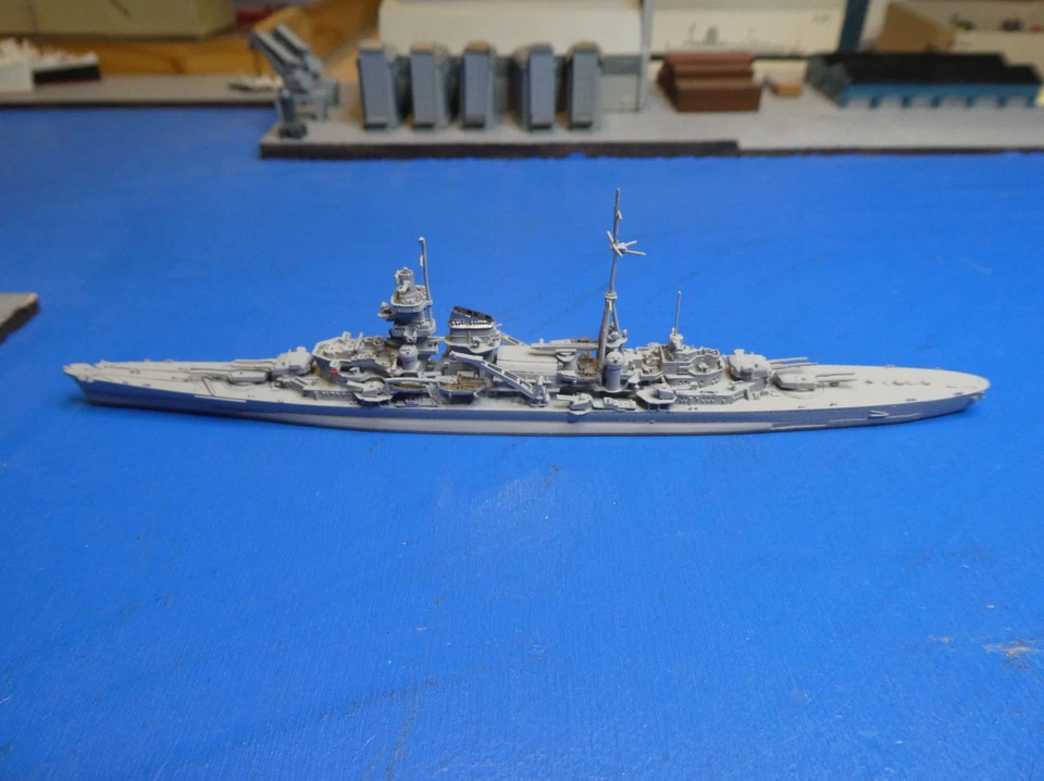 Kreuzer Admiral Hipper (D) in 1:1250 Hersteller Neptun Nr. 1032 - Bild 2 von 2