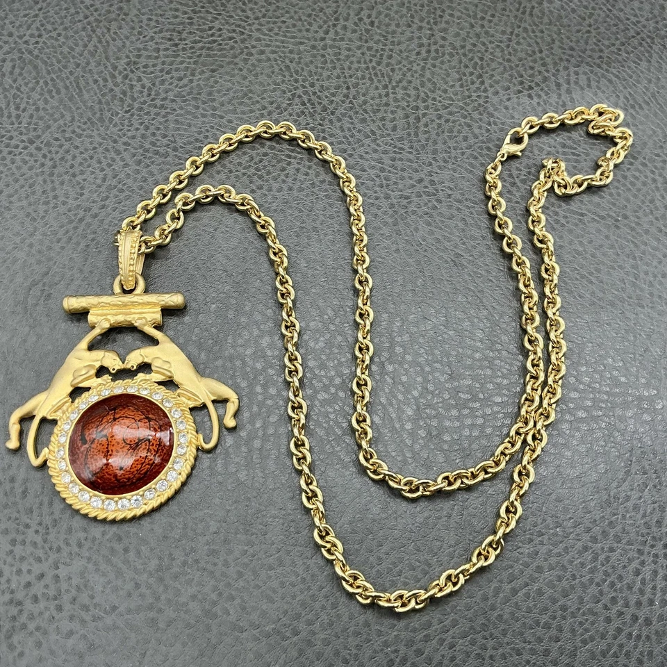 Collar Colgante Pantera Tono Dorado Park Lane Cadena Rojo Cabujón Cristal Acentos Foto 2 de 4