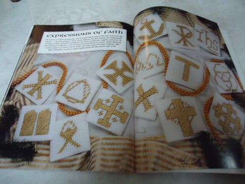 Leisure Arts Deck The Halls In Plastic Canvas Book 3 Over 75 All-New Projects #1 - Picture 10 of 11