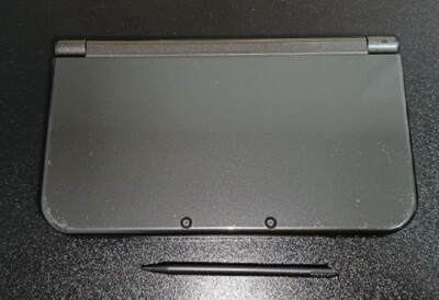 New Nintendo 3DS XL LL Metallic Black Console with Touch Pen and