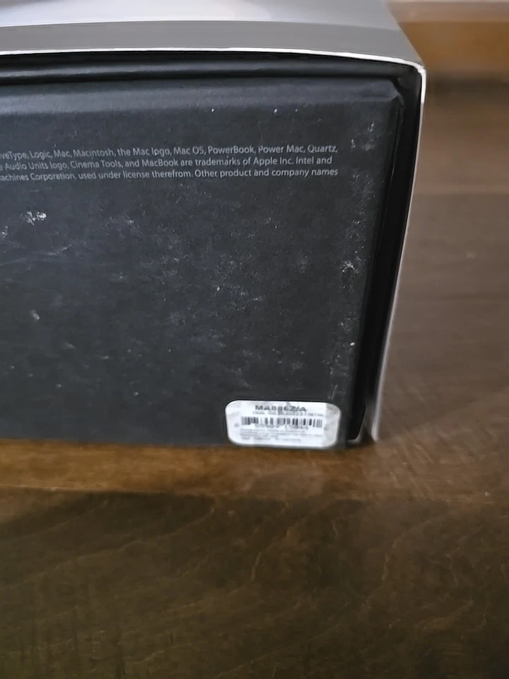 Apple Final Cut Studio 2 Editing Software Complete with Manuals - Image 4 of 4