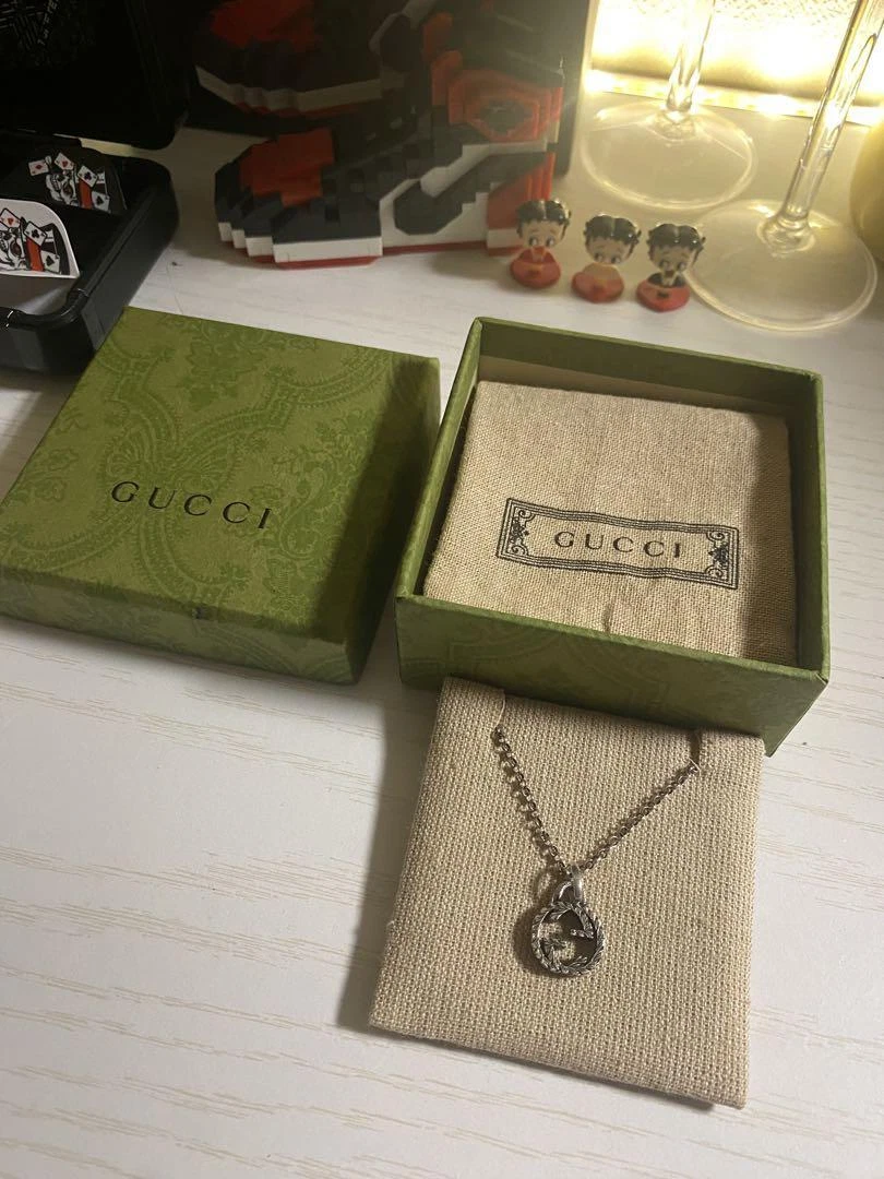 Collier GUCCI imbriqué argent finition oxydée état proche du neuf