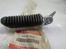 43510-19C31 SUZUKI OEM RIGHT FOOTPEG/REST 88-97 GSX600F KATANA
