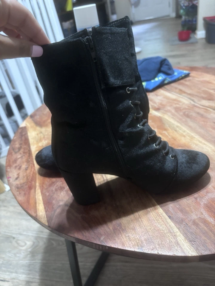 Bota de terciopelo negra para mujer talla 8 (crebilla lateral) Foto 4 de 4