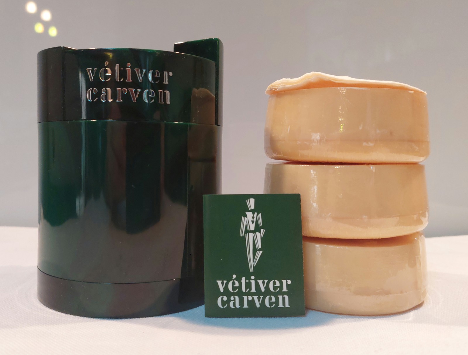 Savons Vintage Carven Vétiver pour retrouver le vrai parfum boisé d'antan