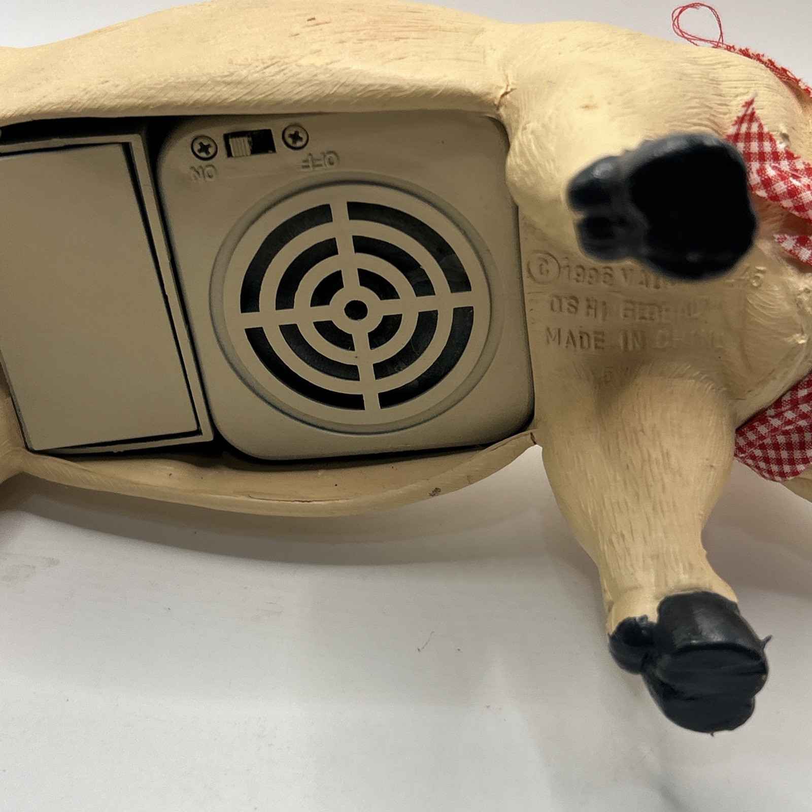 VINTAGE 1996 Oscar Oinker Pig Security Motion Activated Oinks Red Bandana WORKS