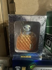 TOY CHIHUAHUA BARKING AT ME FROM A TINY PURSE ORNAMENT Taylor Swift IN HAND