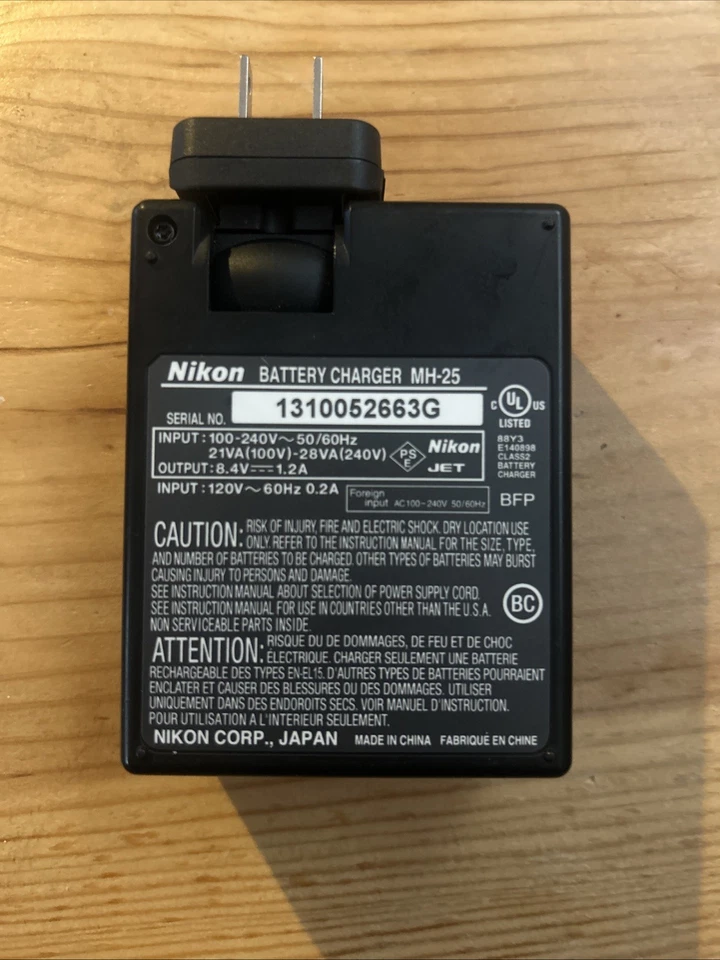 Cargador de batería Nikon MH-25 OEM y batería EN-EL15 Foto 3 de 3