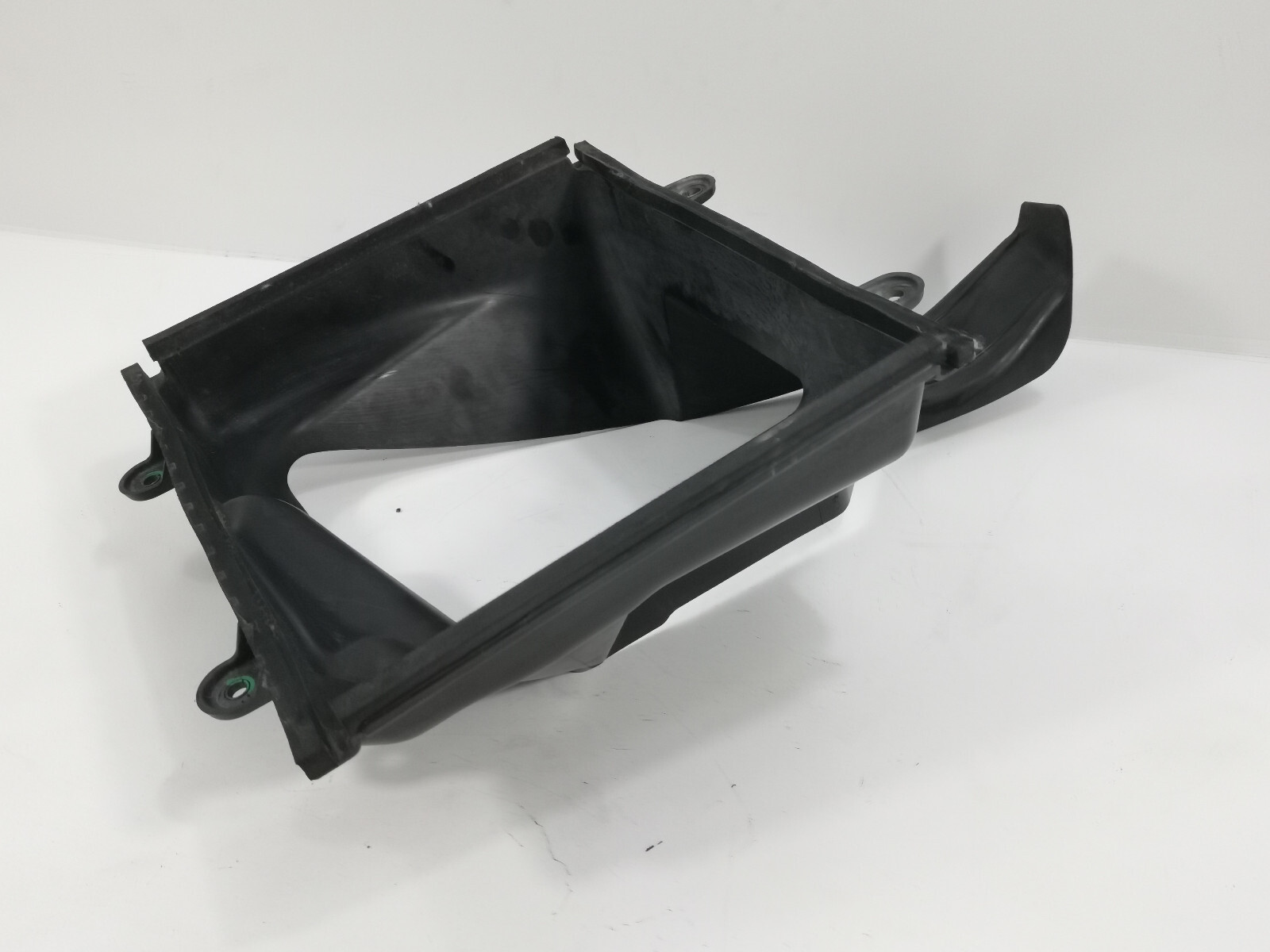 13- MASERATI GHIBLI S INTERCOOLER COWL P/N 670004139 O/S/F M157 FRONT RIGHT
