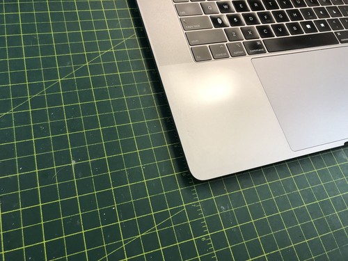 Apple MacBook Pro 15" A1990 2019 Palmrest Touchpad Keyboard Battery #ca237 - Picture 3 of 7