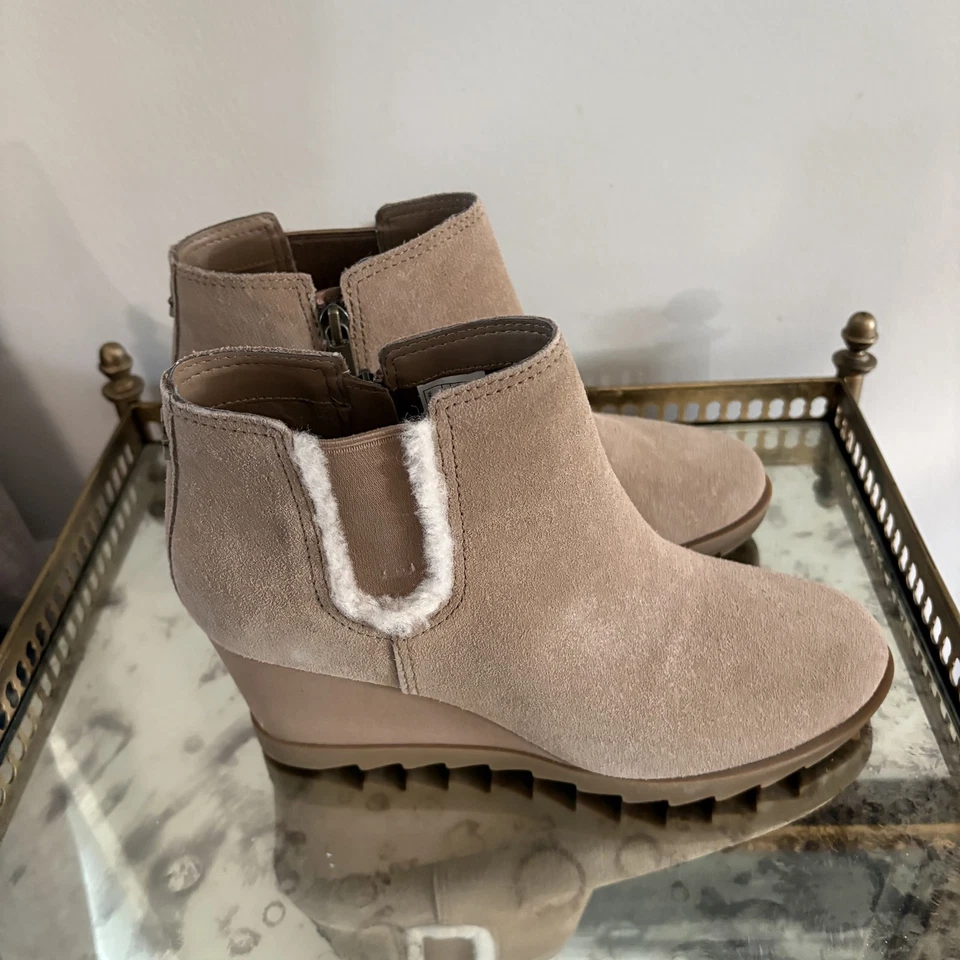 Koolaburra by UGG Boots Womens Size 8 Suede Ankle Wedge Shearling Zip 1124193 - Image 3 of 4