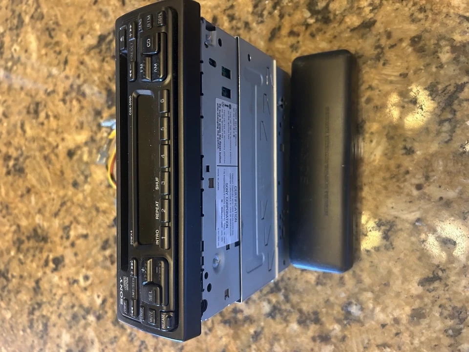 Reproductor de CD/estéreo para coche SONY CDX-5090 buen estado de funcionamiento Foto 2 de 4
