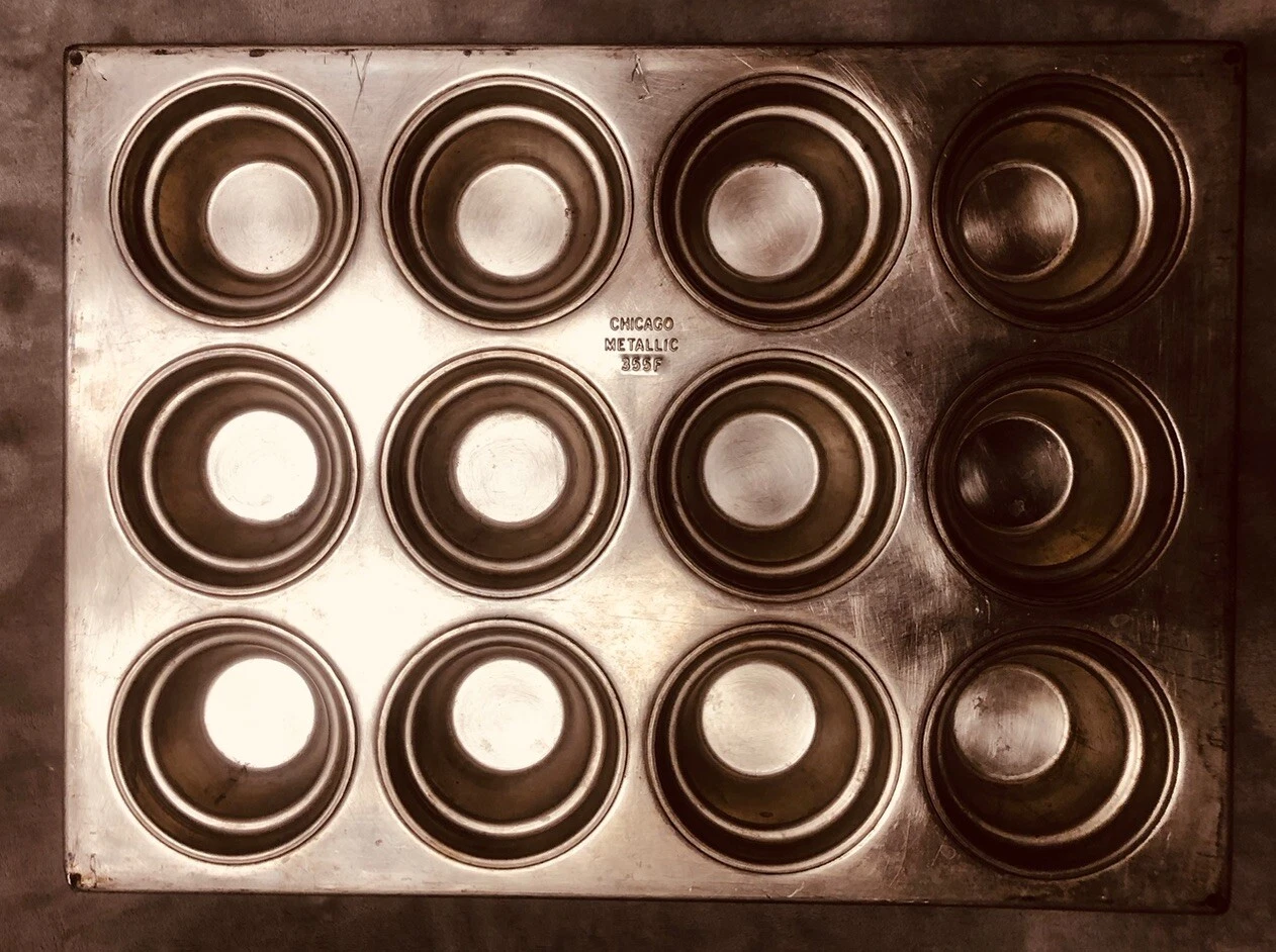 Chicago Metallic Commercial Muffin Pan 12ct 18x13”