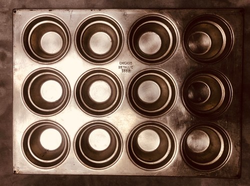 Chicago Metallic Commercial Muffin Pan 12ct 18x13”
