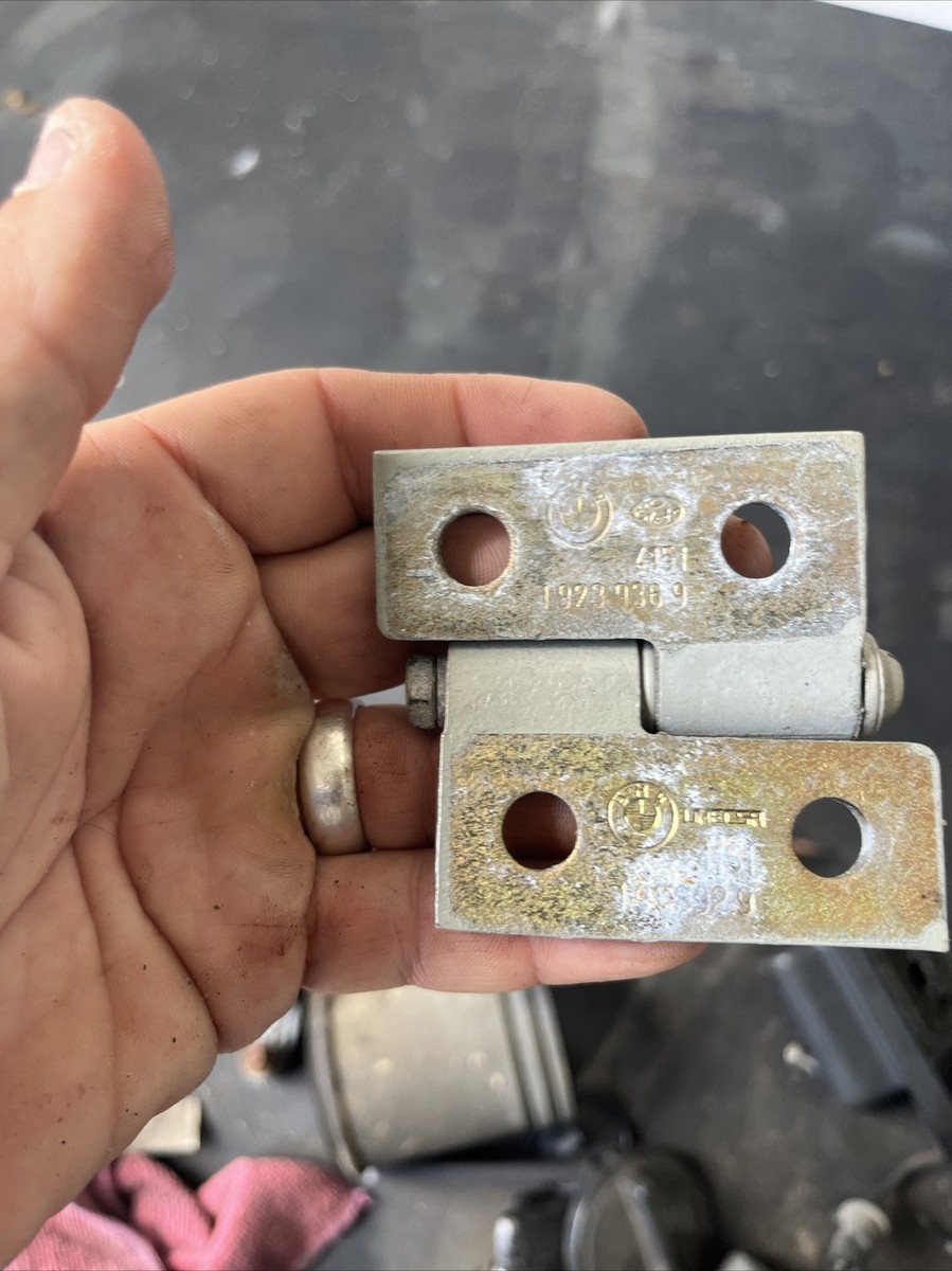 ??BMW ??E30 Door hinge front left Driver OEM 41511923936 